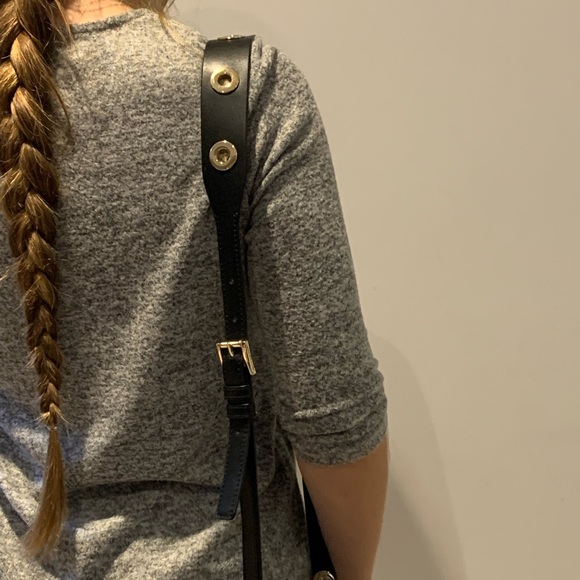 MICHEAL KORS BLACK PEBBLE LEATHER BAG WITH GOLD HARDWARE AND CHARM - Picture 4 of 16